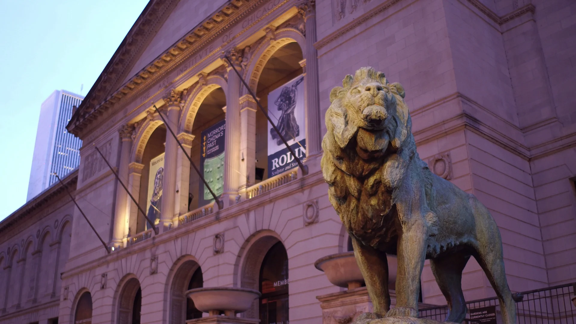 Bronzelöwe am Eingang des Art Institute of Chicago an der Michigan Avenue