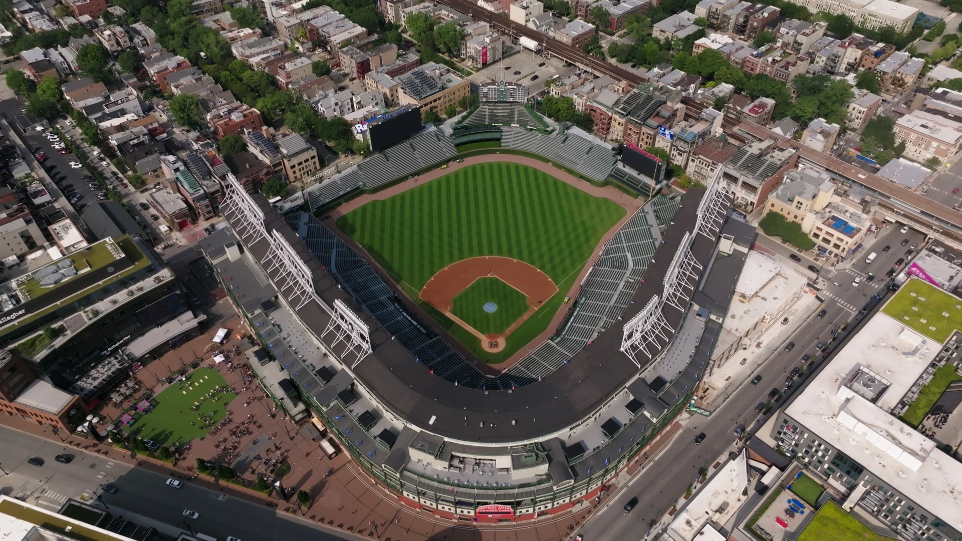 Baseballfeld des Wrigley Field und das umgebende Viertel Lakeview