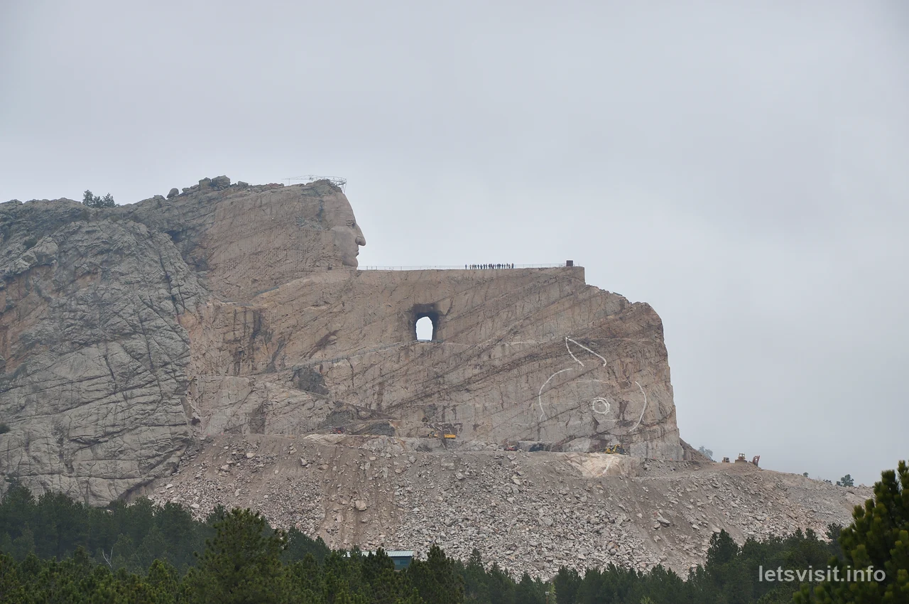 Den ofullbordade Crazy Horse-skulpturen i berget under vårt besök 2010