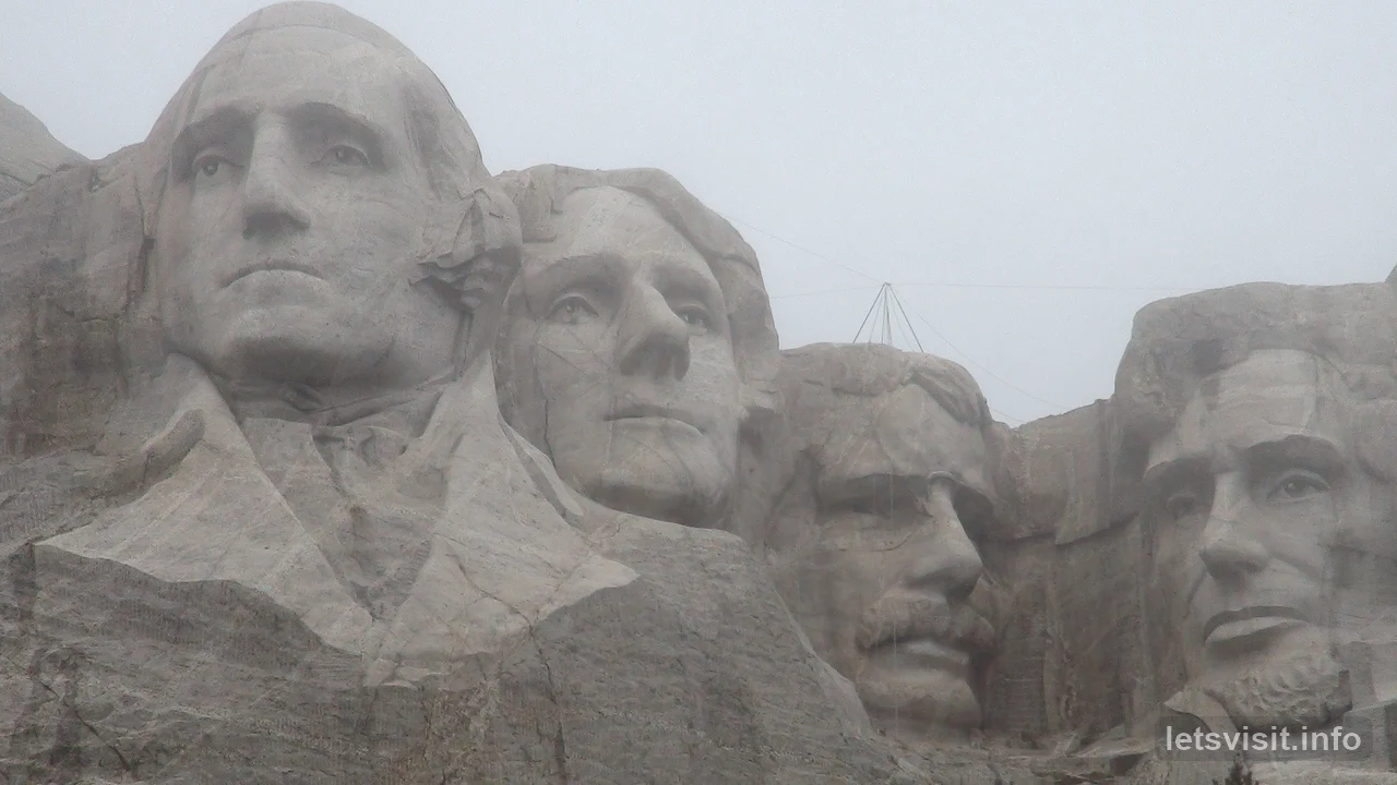 En närmare vy av Washington, Jefferson, Theodore Roosevelt och Lincoln genom diset