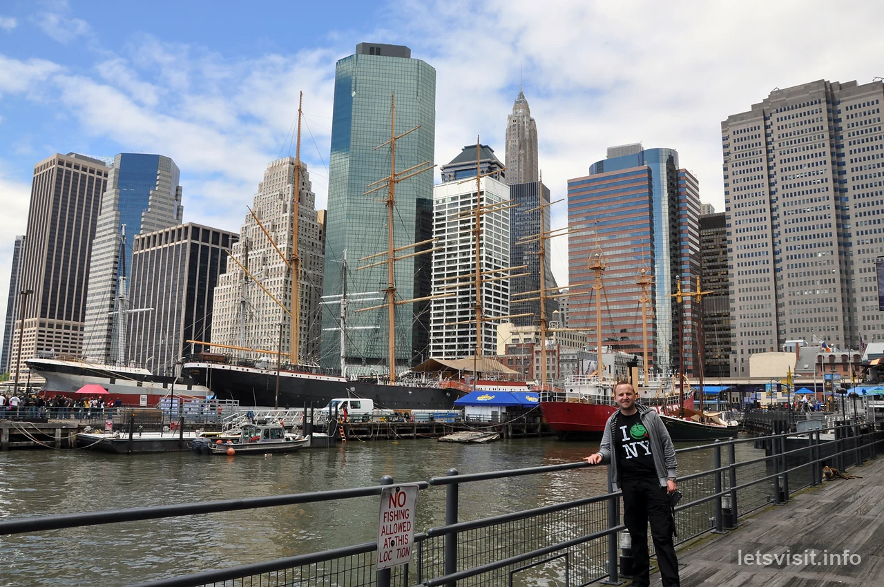 Tali-temali kapal bersejarah dan bangunan persisiran di South Street Seaport