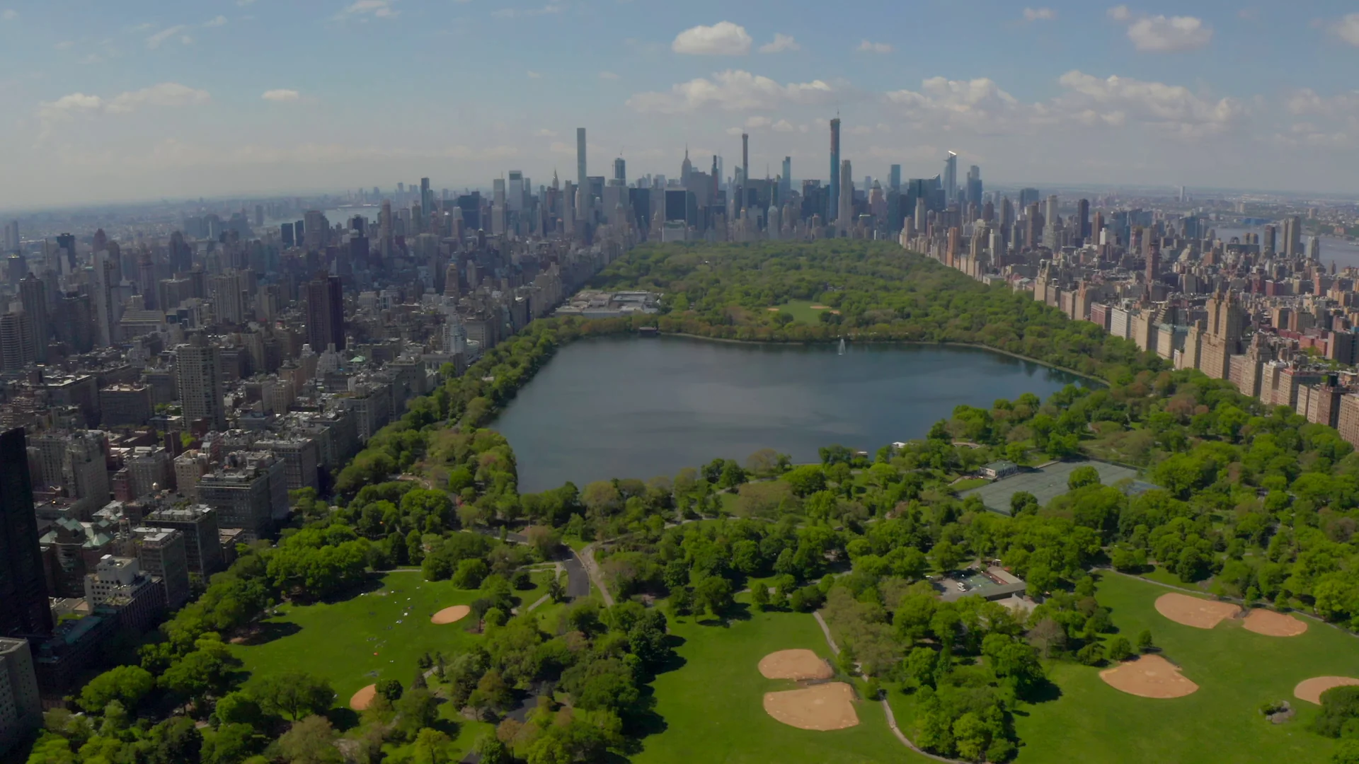 Central Park visto de cima, com edifícios ao longo das suas bordas