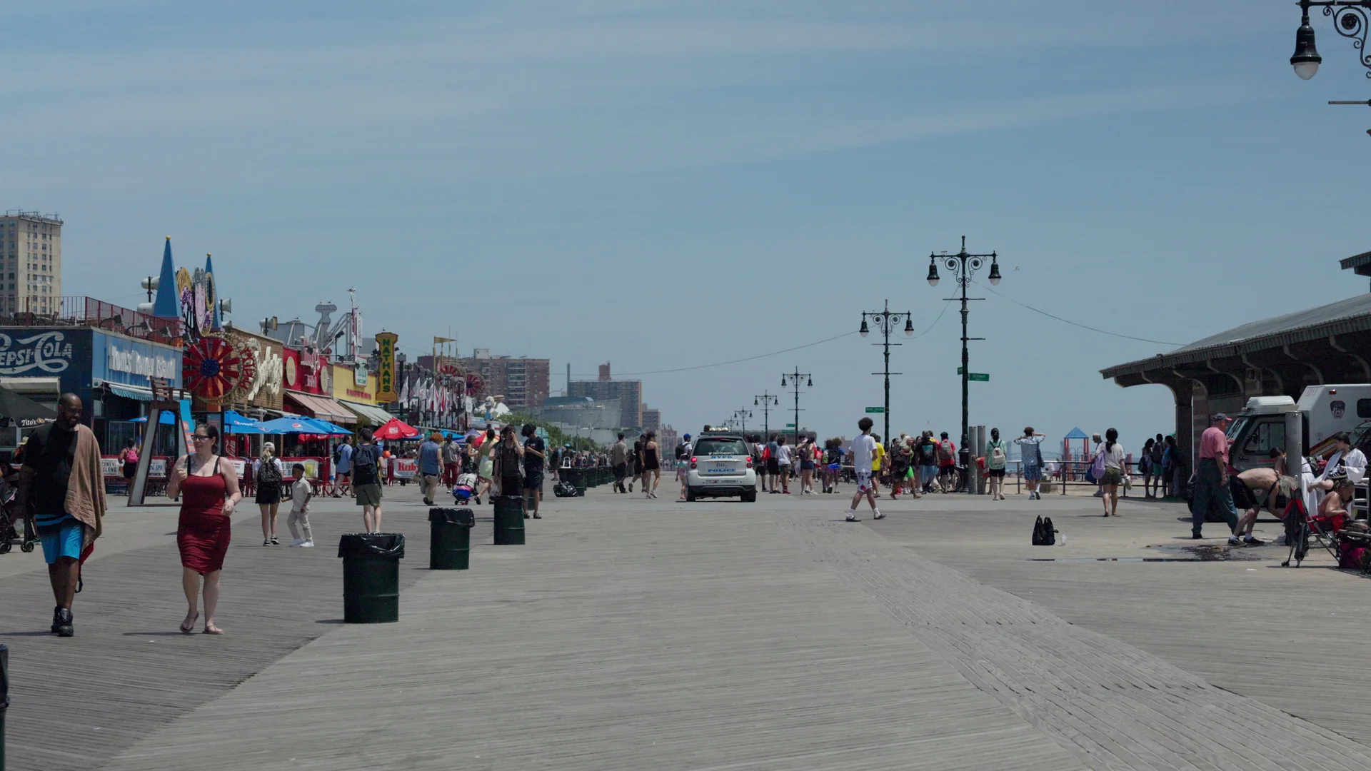 Calçadão e edifícios em Coney Island