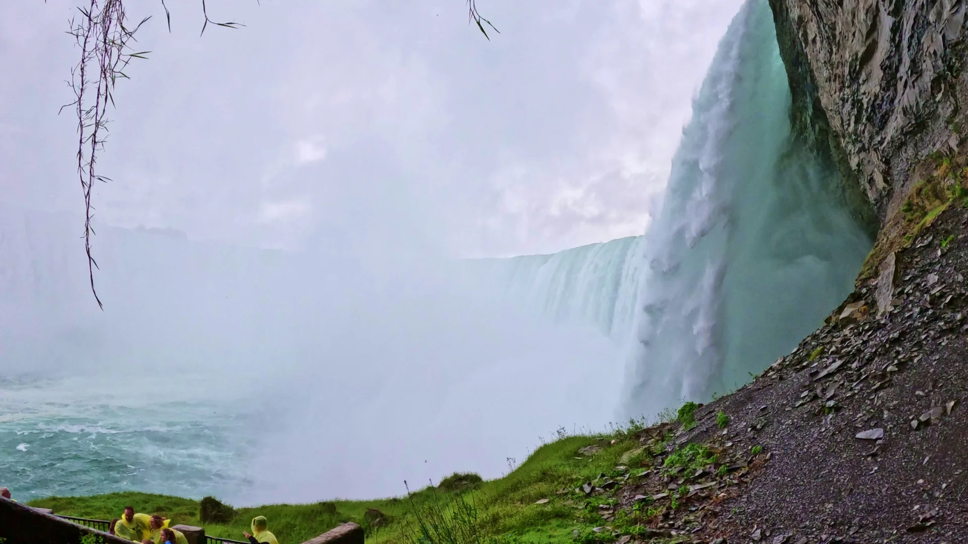 Horseshoe Falls beside the Journey Behind the Falls platform
