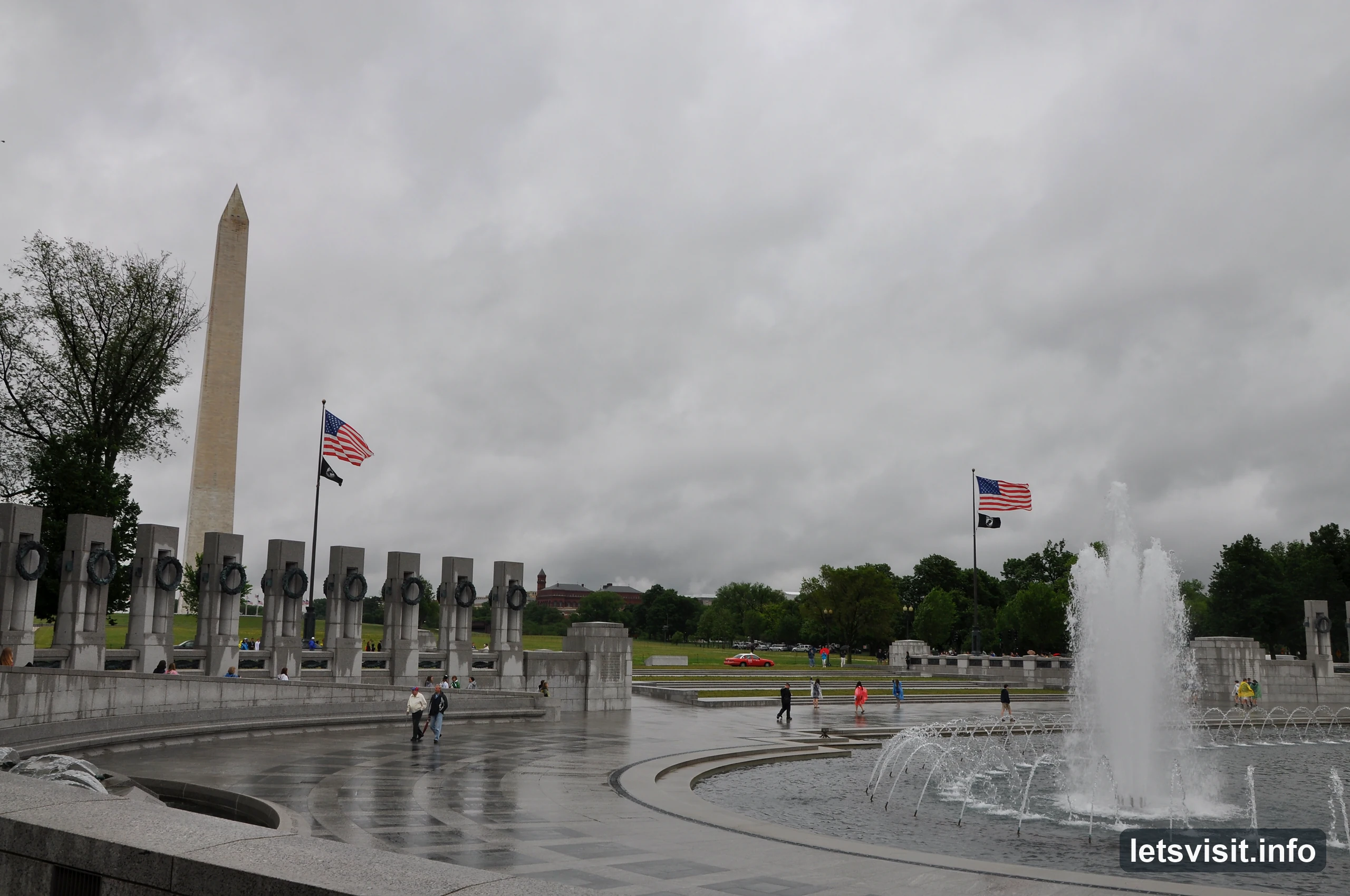 World War II Memorial fountains and wreath-bearing pillars with the Washington Monument behind